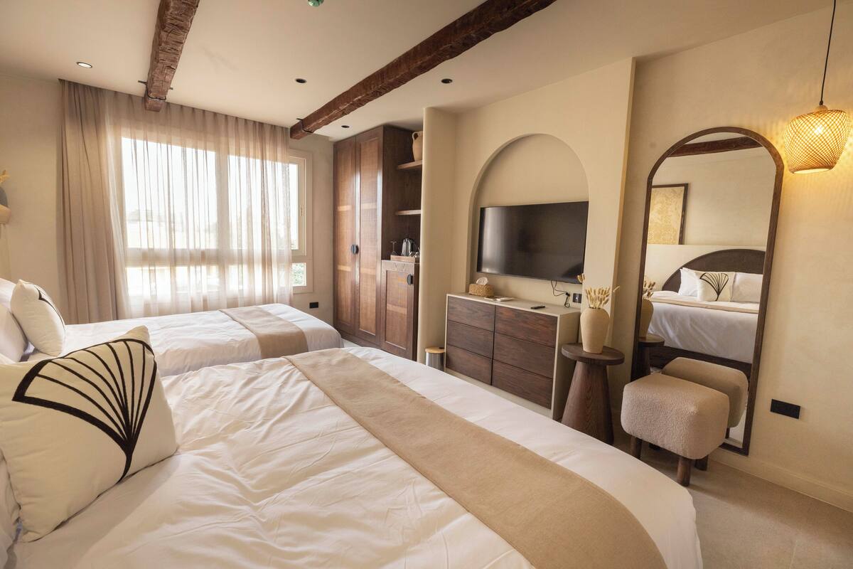 Deluxe Triple Room, Multiple Beds, Mountain View | WiFi (free), bed sheets