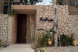 Exterior detail - Luxury Dream Villa, 3BR,  Pool Oasis + Concierge (Tulum)