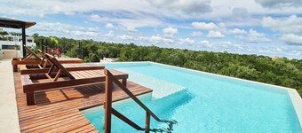 Private 17 BR House, 34 Pax,  Rooftop + Pool