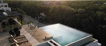 Private 17 BR House, 34 Pax, Rooftop + Pool