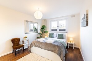 1 bedroom, iron/ironing board, Internet - Bright & Stylish Kentish Town Retreat (London)