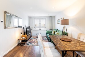 TV - Bright & Stylish Kentish Town Retreat (London)