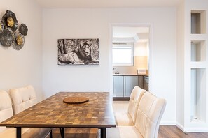 Dining - Bright & Stylish Kentish Town Retreat (London)
