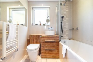 Hair dryer - Bright & Stylish Kentish Town Retreat (London)