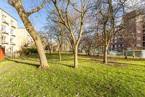 Property grounds - Bright & Stylish Kentish Town Retreat (London)