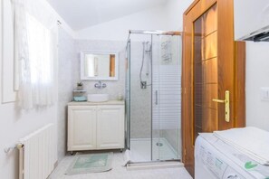 Shower, hair dryer, bidet, towels - FERRY OLD HOUSE (TREPORTI)