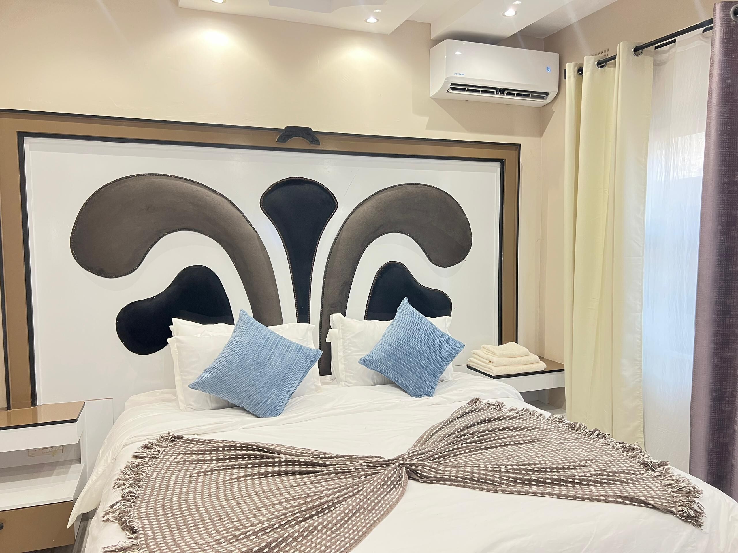 Ferros/tábuas de passar roupa, Wi-Fi, roupa de cama