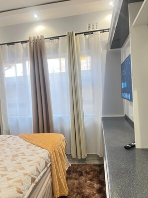 مكواة/لوح كي وواي فاي وملاءات أسرّة