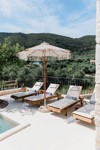 Villa Hydraline, 2 BDR, Private Pool and Garden, Furnished Terrace, Vathy,.
