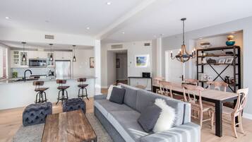 Televisión y chimenea