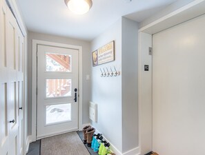 Interior - Altitude Ski-in/Out at Resort with Private Hottub (Mont-Tremblant)