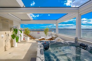 A heated pool - Beachfront Villa Stellar Sea with Pool (Duće)