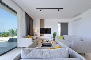 TV - Luxury Villa Pasman Carnelian with Pool (Tkon)