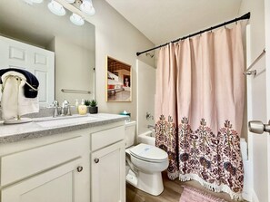 Hair dryer - Cozy Equestrian Themed Getaway in Wilmington (Wilmington)