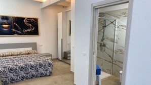 2 bedrooms, WiFi, bed sheets - Detached house with private parking 250 meters from the spa train station (Montegrotto Terme)