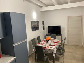 Dining - Detached house with private parking 250 meters from the spa train station (Montegrotto Terme)