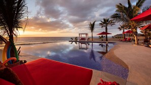 Pool - Casablanca beach front Villa with infinity pool (Pescadero)