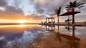 Pool - Casablanca beach front Villa with infinity pool (Pescadero)