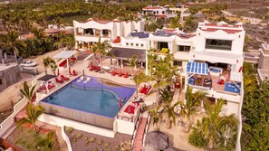 Exterior - Casablanca beach front Villa with infinity pool (Pescadero)
