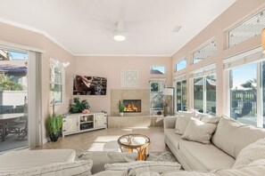 TV, fireplace, video games, stereo - Infinity Game Table, Pool & Spa (Indio)