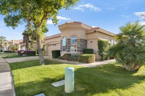 Exterior - Infinity Game Table, Pool & Spa (Indio)