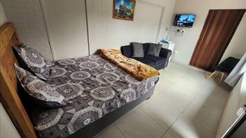 12 habitaciones, tabla de planchar con plancha y wifi