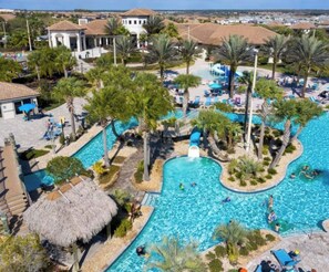 A heated pool - Elegant 5 BR Home/Private pool in Champions Gate (Davenport)