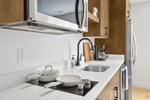 Fridge, microwave, stovetop, dishwasher - Relaxing Casita with immaculate views in fantastic Hurricane location (Hurricane)