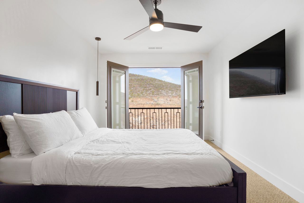 1 bedroom, desk, free WiFi, bed sheets