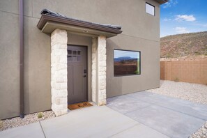 Exterior detail - Relaxing Casita with immaculate views in fantastic Hurricane location (Hurricane)