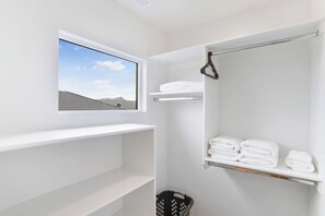 Interior - Relaxing Casita with immaculate views in fantastic Hurricane location (Hurricane)