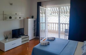 1 bedroom, free WiFi - 1 bedroom beach front apartment in Rogotin-Ploce (Rogotin-Ploce)