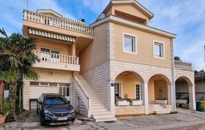 Exterior - Gorgeous apartment in Rogotin-Ploce with WiFi (Rogotin-Ploce)