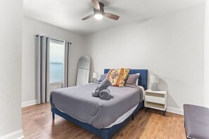 3 bedrooms, iron/ironing board, WiFi, bed sheets