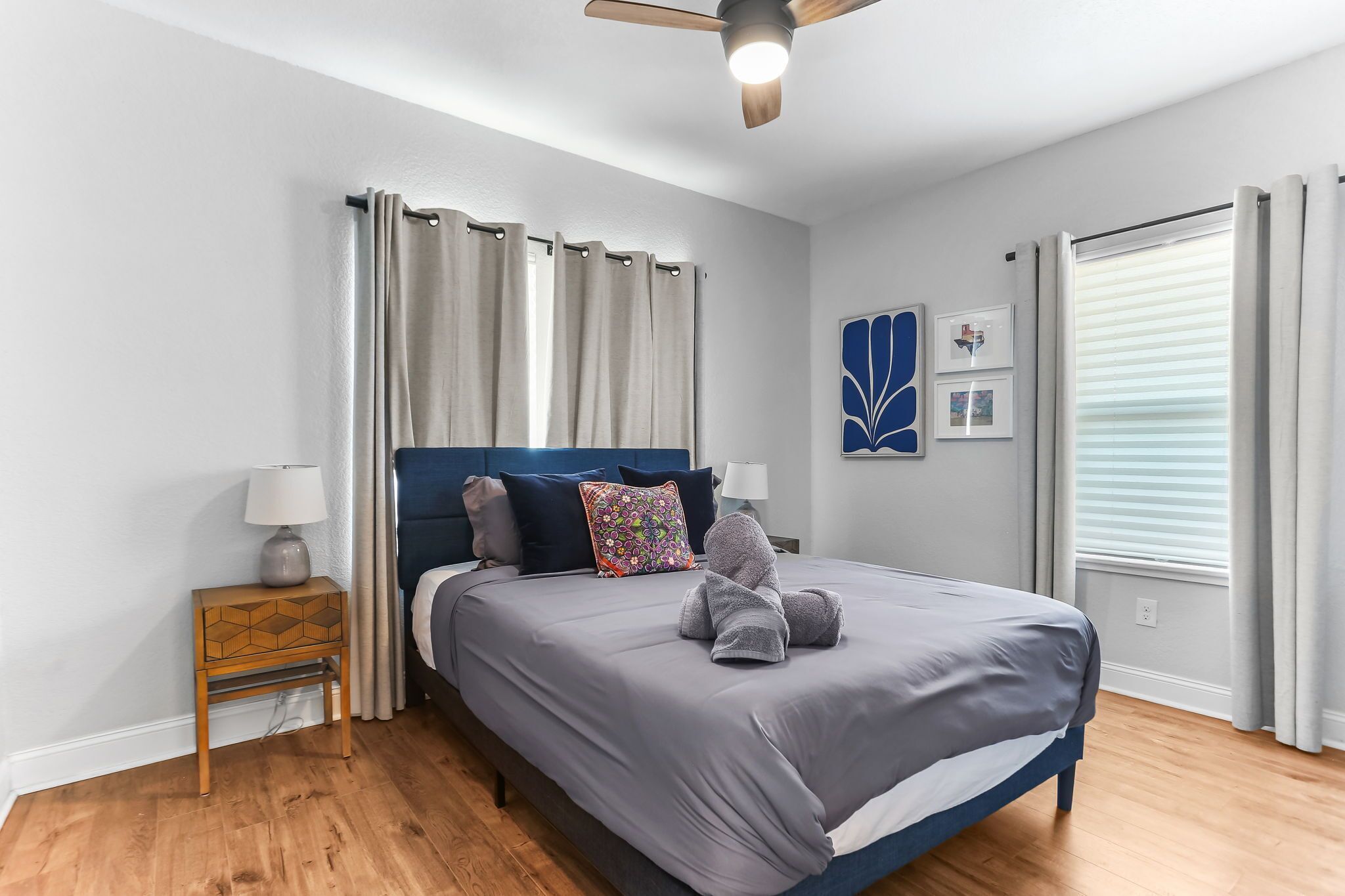 3 habitaciones, tabla de planchar con plancha, wifi y ropa de cama 