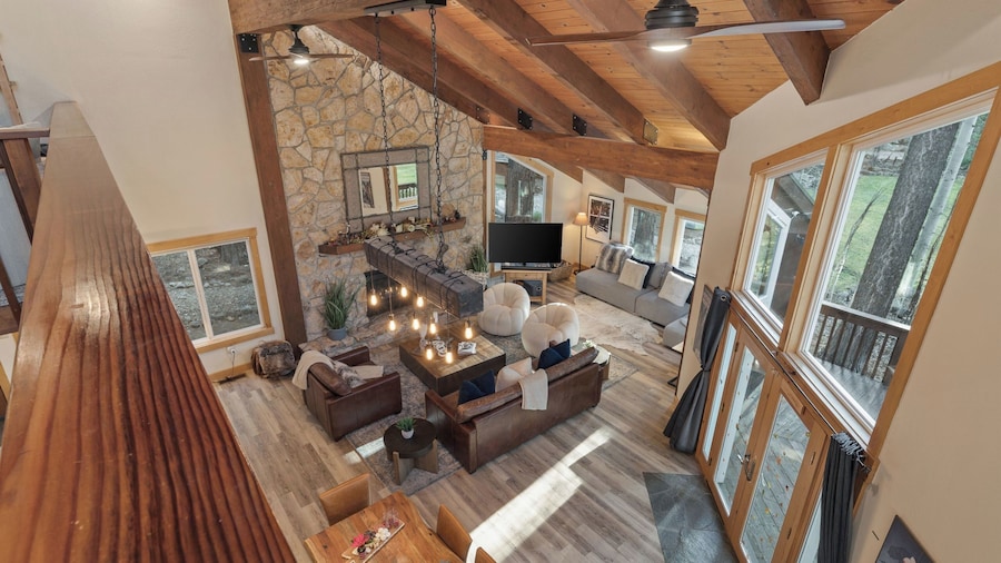 Near Ski Resorts, Downtown Truckee, & Donner Lake Basque Lodge by Avantstay