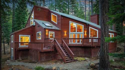 Near Ski Resorts, Downtown Truckee, & Donner Lake Basque Lodge by Avantstay
