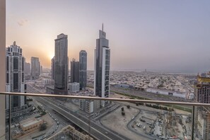 House - Stayshort - 2 BR in Downtown Sleeps 4 With Beautiful Views (Dubai)