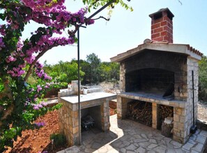 Property grounds - Apartman Olive Garden - Three Bedroom apartment With Sea View (Island of Solta)
