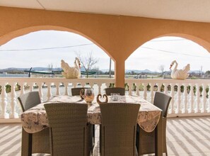 Outdoor dining - Amazing Villa with Outdoor Swimming Pool (Stankovci)