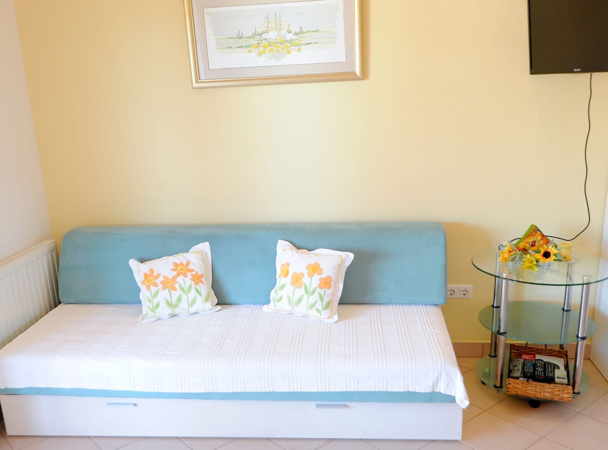 Iron/ironing board, internet, bed sheets