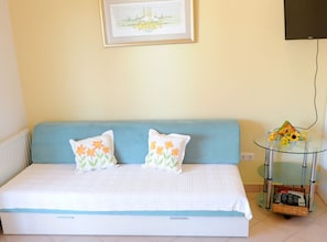 1 dormitorio, tabla de planchar con plancha, Internet y ropa de cama