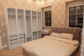 7 slaapkamers, een strijkplank/strijkijzer, wifi, beddengoed