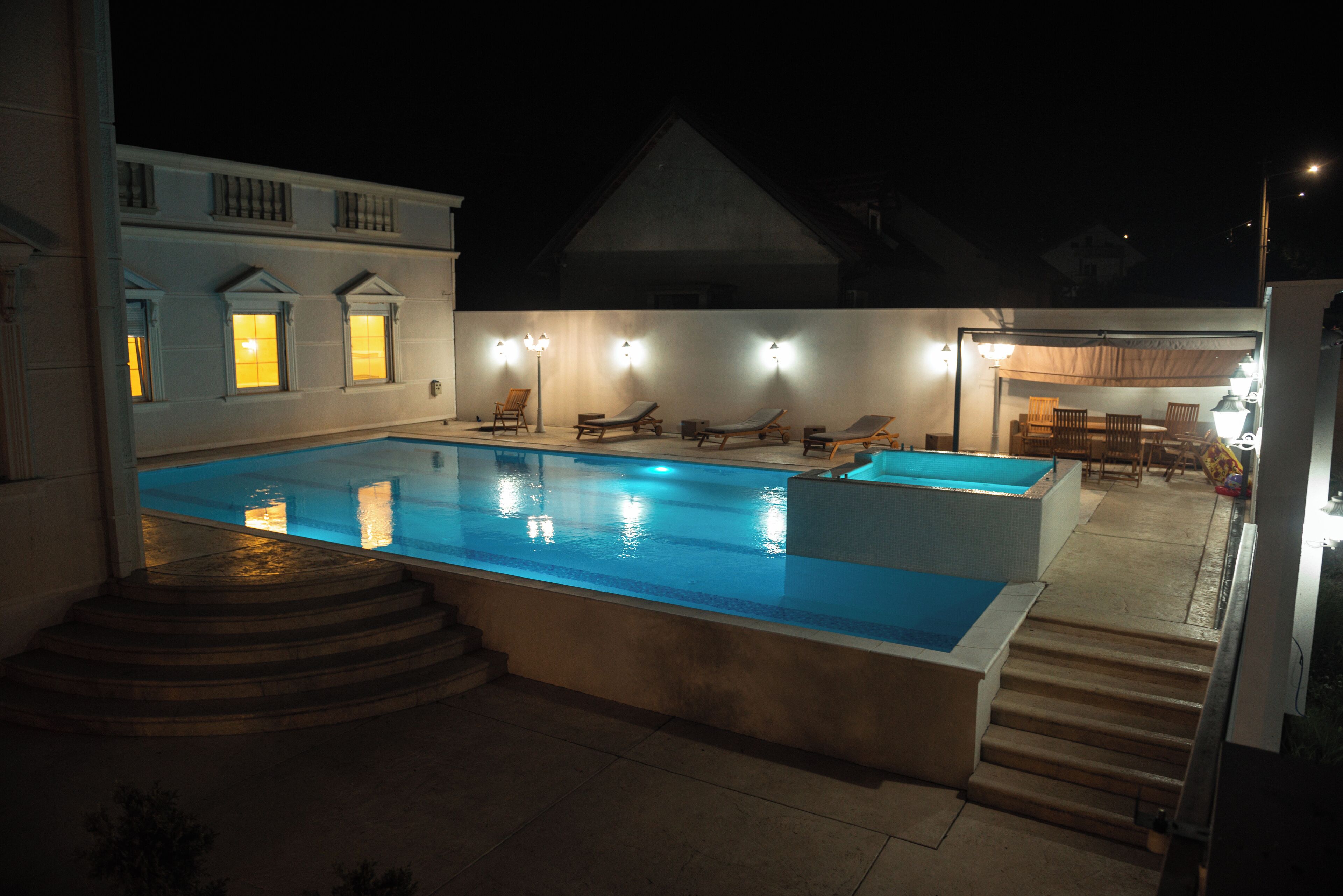 Indoor pool, outdoor pool