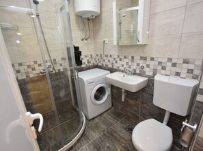 Dutxa, assecador de cabells i tovalloles