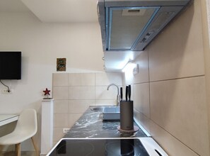 Fridge, oven, cookware/dishes/utensils - Comfort Apartments Igalo - One bedroom apartment (Milutin) (Igalo)