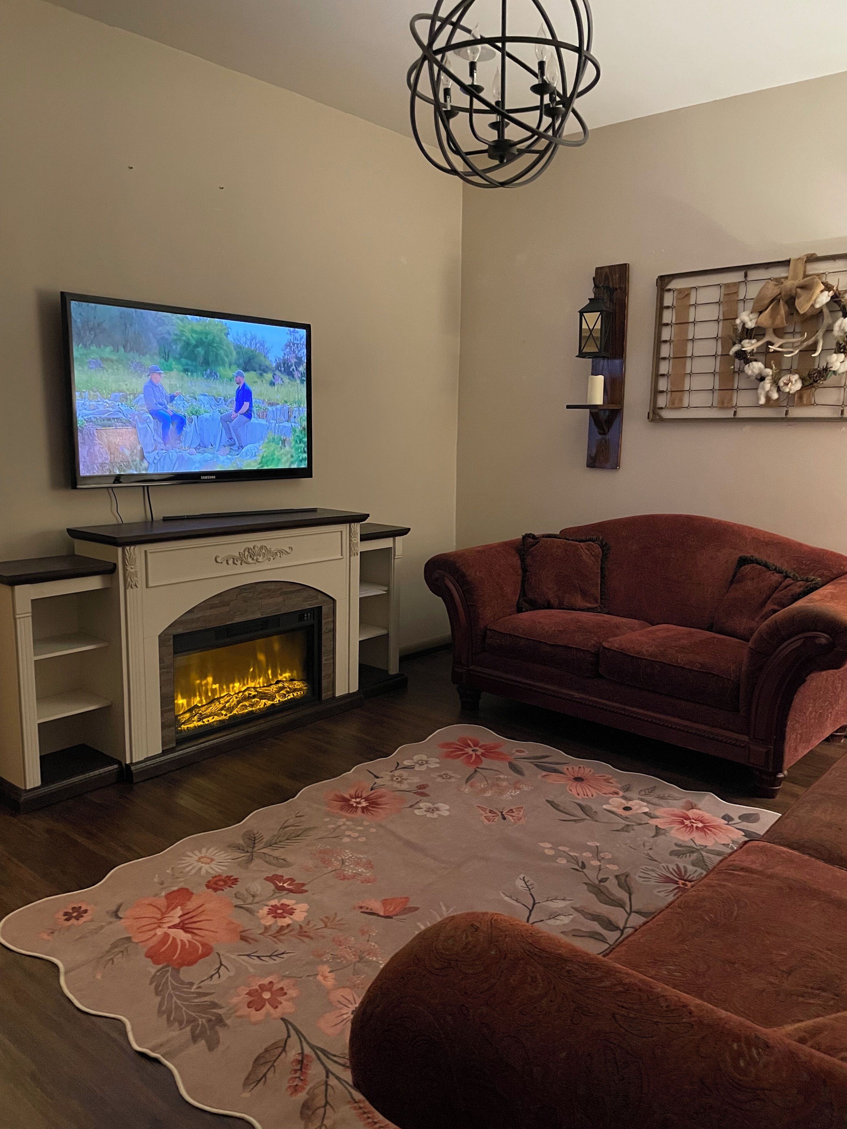 Smart-TV og peis