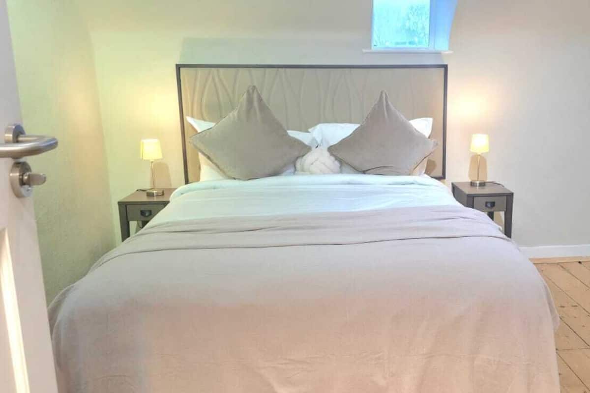 Deluxe Double Room | Iron/ironing board, free WiFi