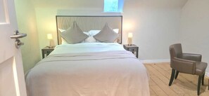 Deluxe Double Room | Iron/ironing board, free WiFi - Elm Cottage & The Old Stable  (Slough)