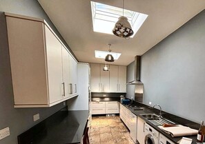 Casa, 3 habitaciones | Cocina privada